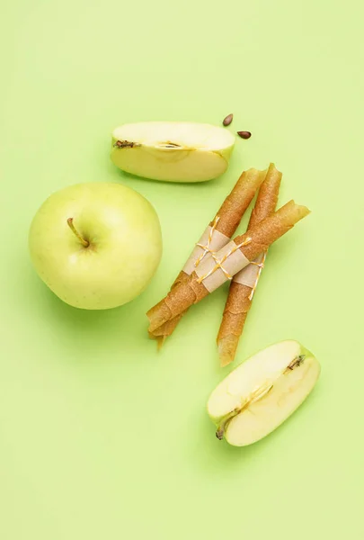 Tasty Apple Pastilles Green Background — Stock Photo, Image