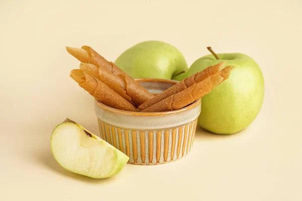 Bowl Tasty Apple Pastille Color Background — Stock Photo, Image