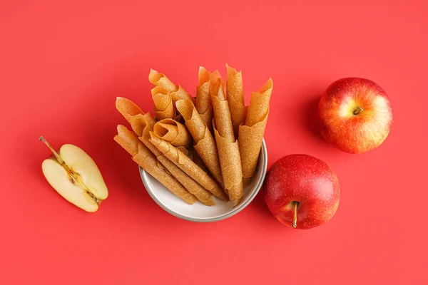 Bowl Tasty Apple Pastilles Red Background — Stock Photo, Image