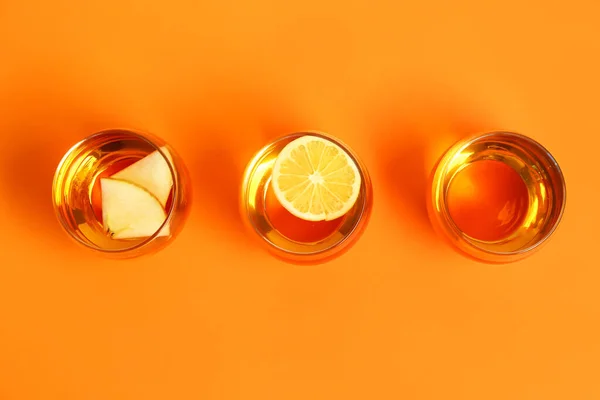 Glasögon Färsk Äppeljuice Färg Bakgrund — Stockfoto