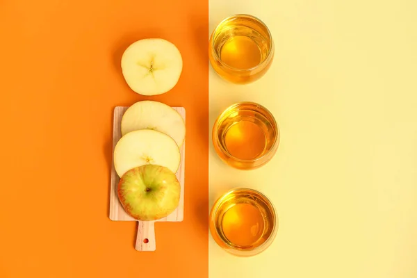 Komposisi Dengan Potongan Apel Matang Dan Gelas Jus Segar Pada — Stok Foto