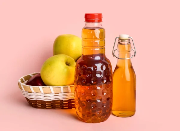 Bottles Fresh Apple Juice Basket Fruits Color Background — Stock Photo, Image