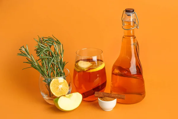 Glass Rosemary Cinnamon Powder Bottle Glass Fresh Apple Juice Color — Stock Photo, Image