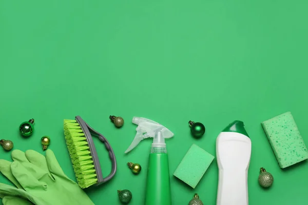 Cleaning Supplies Christmas Balls Green Background — Stock Photo, Image