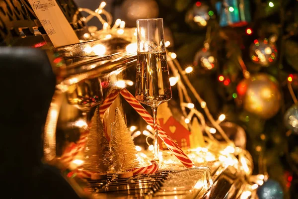 Glass Champagne Christmas Decor Glowing Lights Piano Keys Closeup — Stock Photo, Image