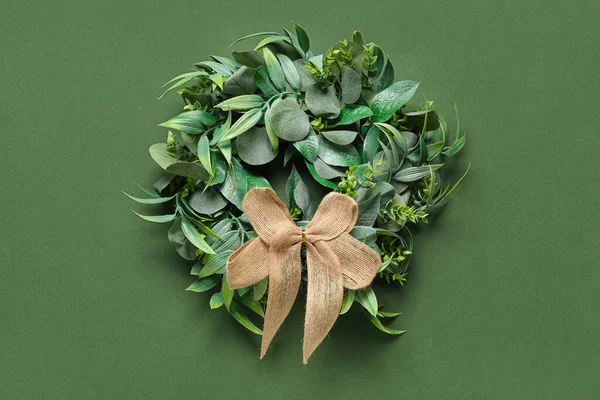 Красивый Рождественский Венок Зеленом Фоне — стоковое фото