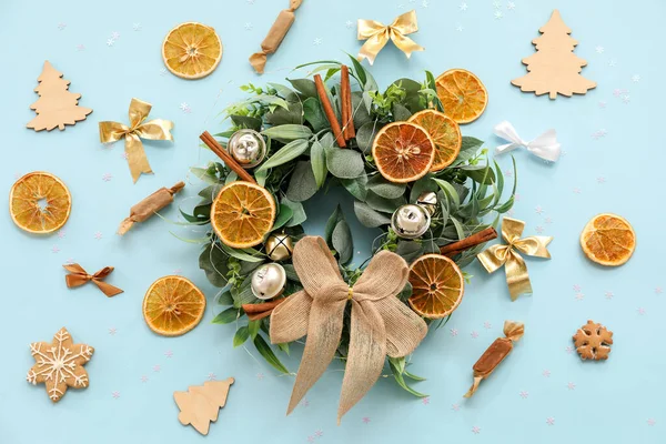 Composition Beautiful Christmas Wreath Decorations Orange Slices Sweets Color Background — Stock Photo, Image