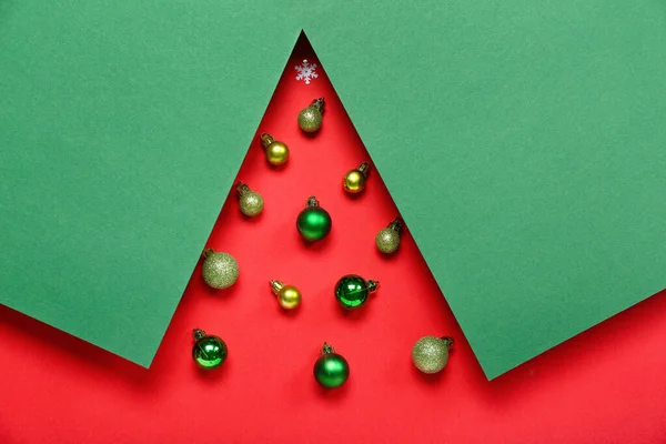 Cortar Papel Verde Forma Árbol Navidad Con Bolas Sobre Fondo — Foto de Stock