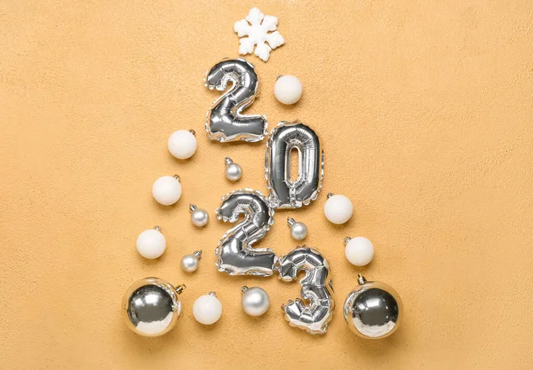 Christmas Tree Made Figure 2023 Balls Beige Background — Stock Photo, Image