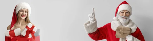 Glücklicher Weihnachtsmann Mit Briefen Und Junge Frau Mit Weihnachtsgeschenken Auf — Stockfoto