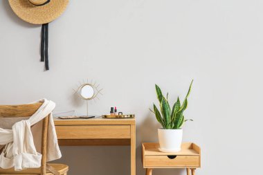 Makyaj sanatçısının işyeriyle aydınlatma odasının içinde.