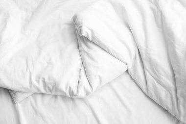 Buruşuk yumuşak yatak örtüsünün yakın görüntüsü