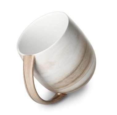 Beyaz arkaplanda izole edilmiş güzel kupa