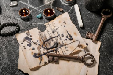 Karanlık masada ayin için sihirli özellikler