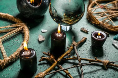 Yeşil masadaki falcının sihirli özellikleri