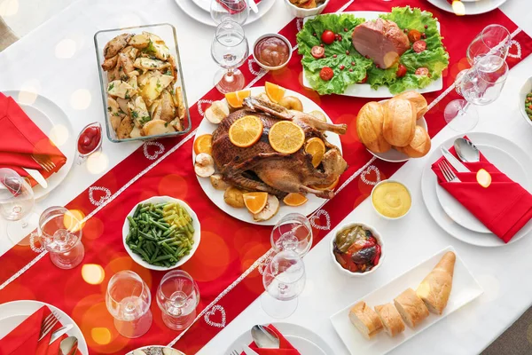 Mesa Servida Con Sabrosos Platos Para Cena Navidad Vista Superior — Foto de Stock