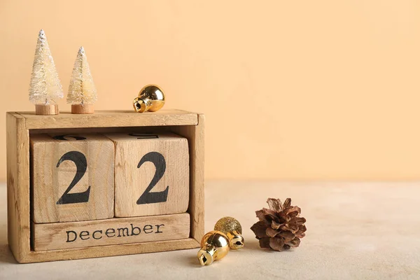 Cube Calendar Date December Christmas Decor Fir Cone Table Beige — Stock Photo, Image