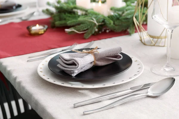 Christmas Table Setting Black Plate Dining Room Closeup — Stock Photo, Image