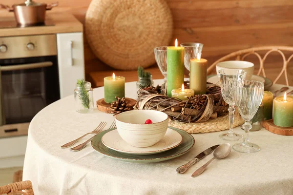 Christmas Table Setting Burning Candles Wreath Kitchen — Stock Photo, Image