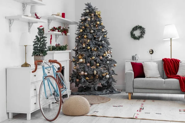 Interior Sala Estar Com Árvores Natal Bicicleta — Fotografia de Stock