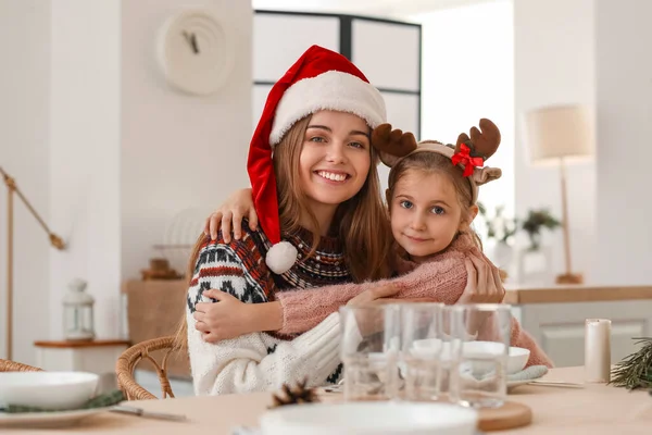 Happy Mother Her Little Daughter Kitchen Christmas Eve — Stock Photo, Image