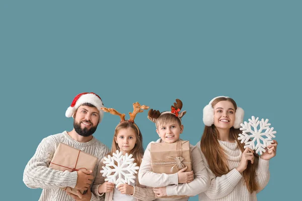 Joyeux Famille Avec Des Cadeaux Noël Des Flocons Neige Sur — Photo