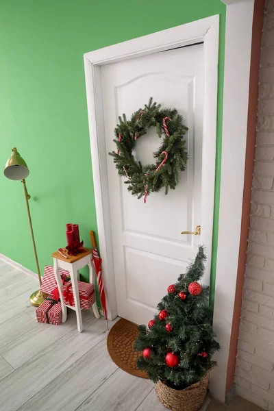 Interior Hall White Door Christmas Wreath Fir Tree — Stock Photo, Image