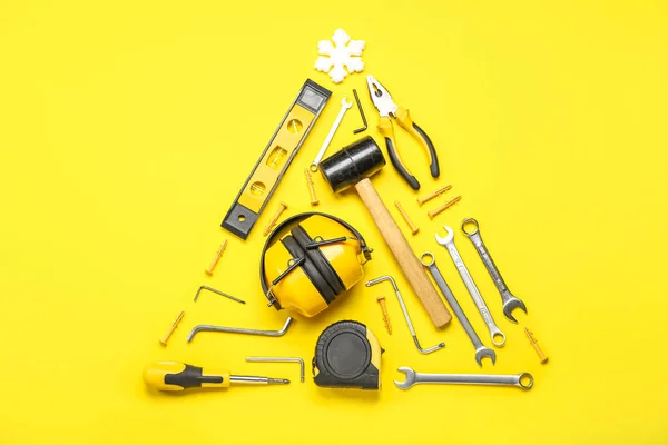Christmas Tree Made Builder Tools Snowflake Yellow Background — Stock Photo, Image