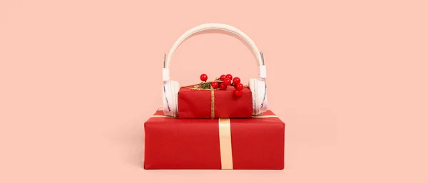 Навушники Різдвяні Подарунки Рожевому Фоні — стокове фото