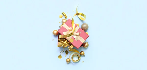礼品盒 圣诞球 浅蓝色底色装饰 顶视图 — 图库照片