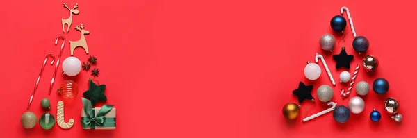 Uroczysty Sztandar Choinkami Wykonanymi Pięknych Dekoracji Czerwonym Tle Miejscem Tekst — Zdjęcie stockowe