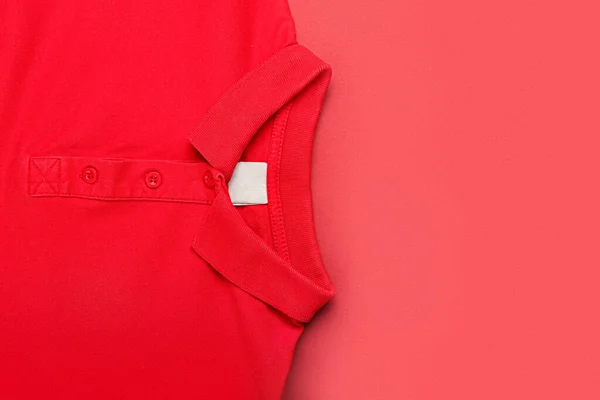 Красная Рубашка Цветном Фоне — стоковое фото