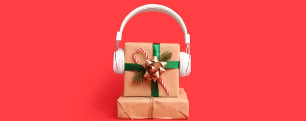 Headphones Christmas Gifts Red Background — Stock Photo, Image