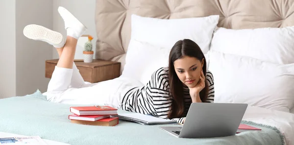 Female Student Books Laptop Studying Online Home — Stock Photo, Image