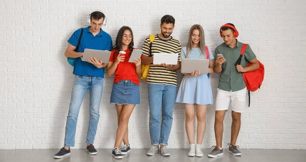 Students Modern Devices White Brick Wall — Stock Photo, Image