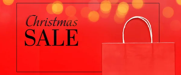 Torba Zakupy Papierowe Tekst Boże Narodzenie Sale Czerwonym Tle — Zdjęcie stockowe