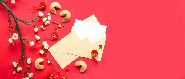 Enveloppen Met Blanco Kaart Chinese Symbolen Rode Achtergrond Met Ruimte — Stockfoto