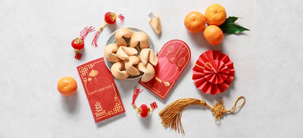 Envelopes Vermelhos Com Símbolos Chineses Fundo Claro Vista Superior — Fotografia de Stock