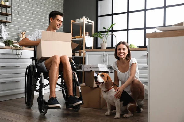 Young Woman Her Husband Wheelchair Dog Kitchen Moving Day — Stock Photo, Image