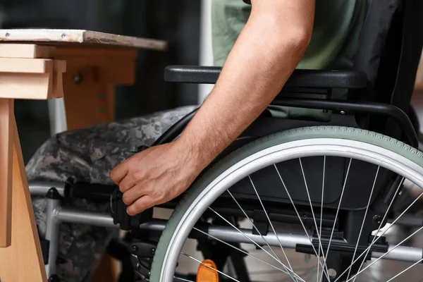 Junger Soldat Rollstuhl Hause Nahaufnahme — Stockfoto