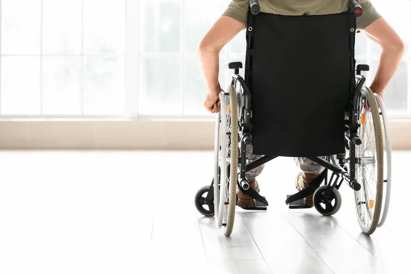 Young Soldier Wheelchair Home Back View — Stock Photo, Image