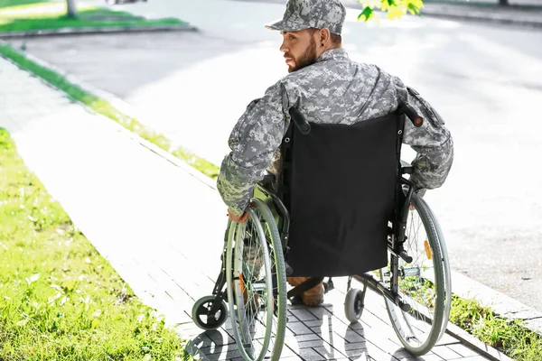Jovem Soldado Cadeira Rodas Livre — Fotografia de Stock