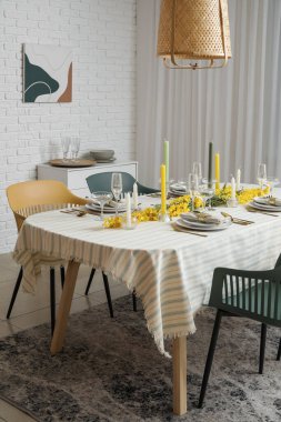 Işık odasında şenlik masası