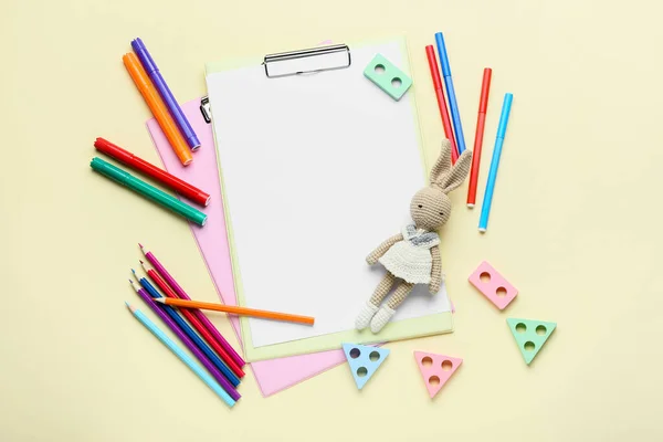 Clipboards Blank Paper Sheet Pencils Felt Tip Pens Toy Beige — Stock Photo, Image