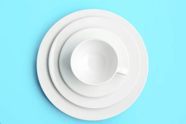 White Cup Plates Blue Background — Stock Photo, Image