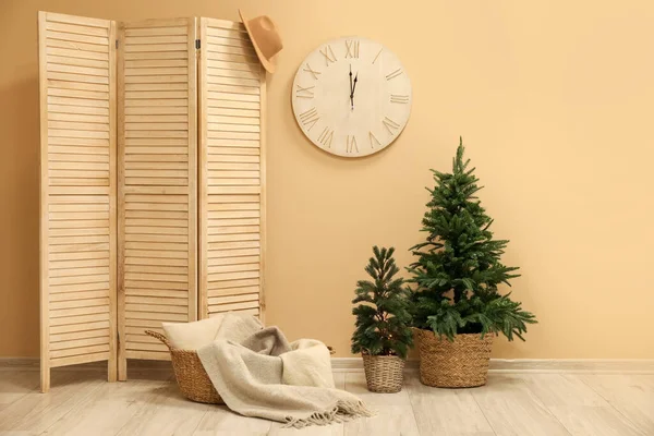 Interior Living Room Big Clock Christmas Trees Folding Screen — Stock Photo, Image
