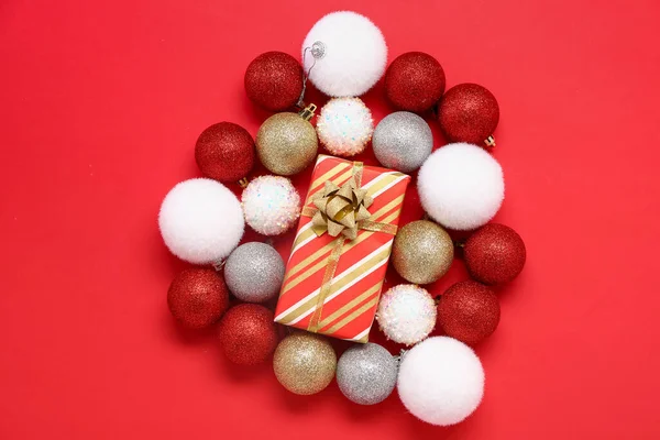 Composition Christmas Gift Beautiful Balls Red Background — Stock Photo, Image