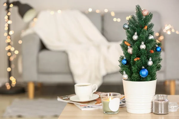 Small Christmas Tree Candles Table Living Room — Stock Photo, Image