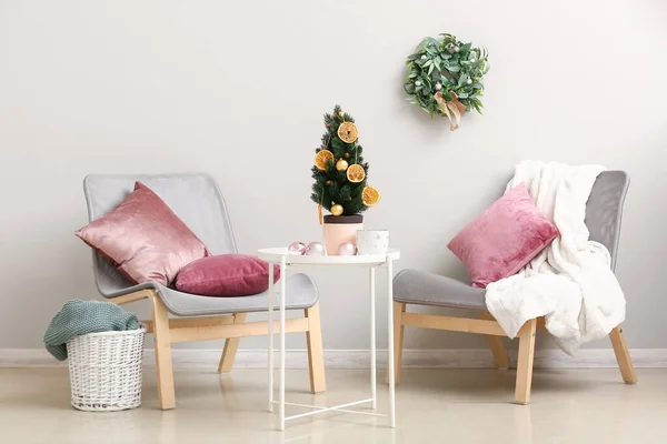 Small Christmas Tree Dried Citruses Table Chairs Living Room — Stock Photo, Image
