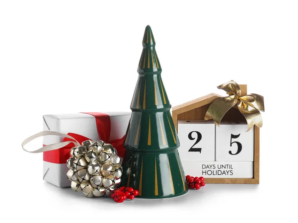 Σύνθεση Κεραμικό Χριστουγεννιάτικο Δέντρο Ημερολόγιο Κουτί Δώρου Και Διακόσμηση Λευκό — Φωτογραφία Αρχείου